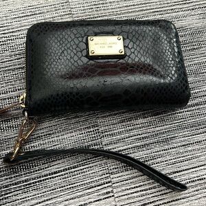 Michael Kors wristlet